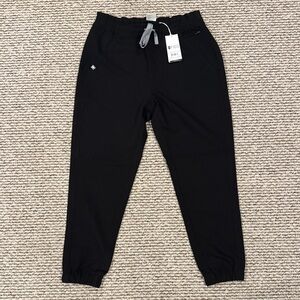 FIGS Black Jogger Pants. Regina jogger. Medium. Petite.